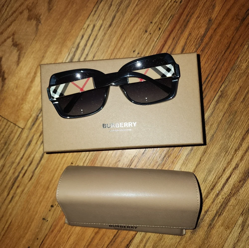 BURBERRY SUNGLASSES - Picture 3 of 5